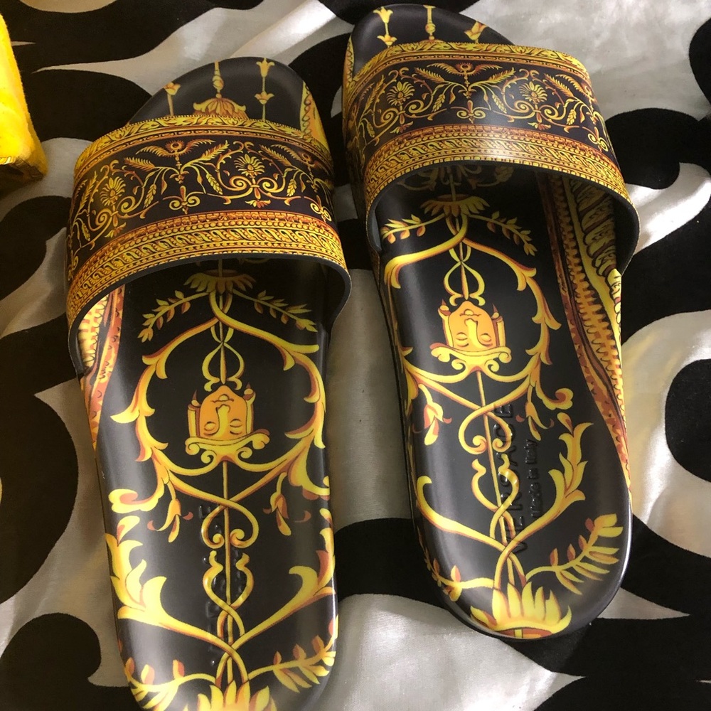 Men’s Versace slippers